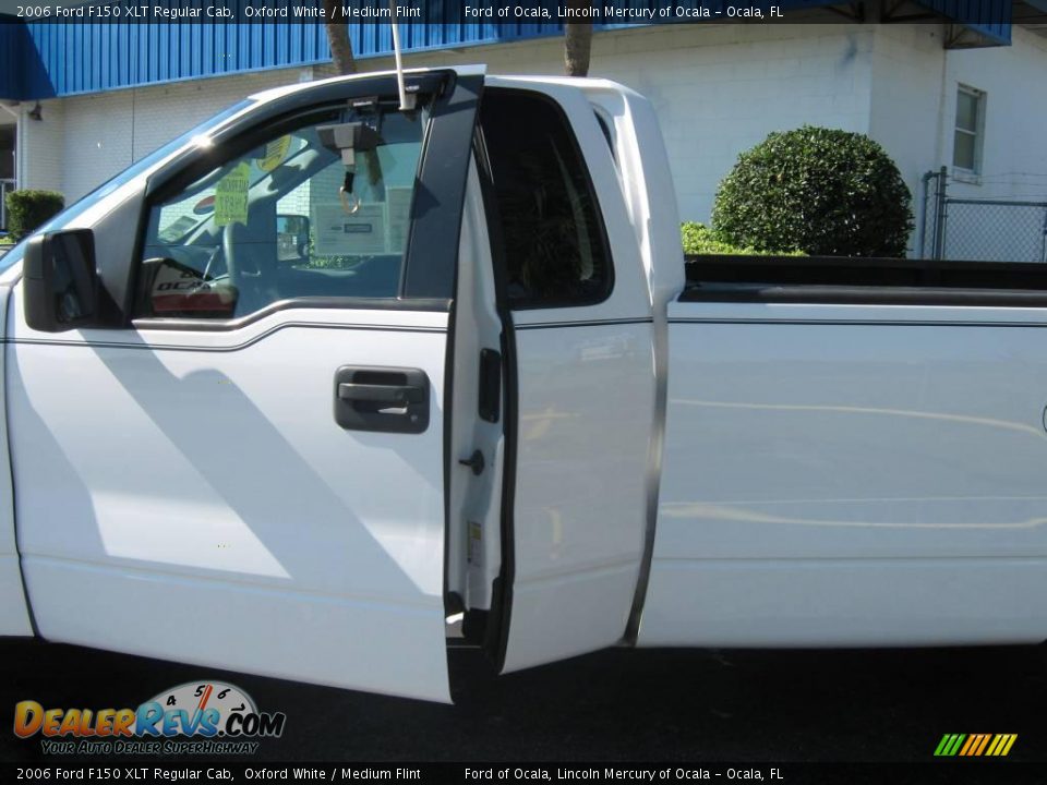 2006 Ford F150 XLT Regular Cab Oxford White / Medium Flint Photo #22