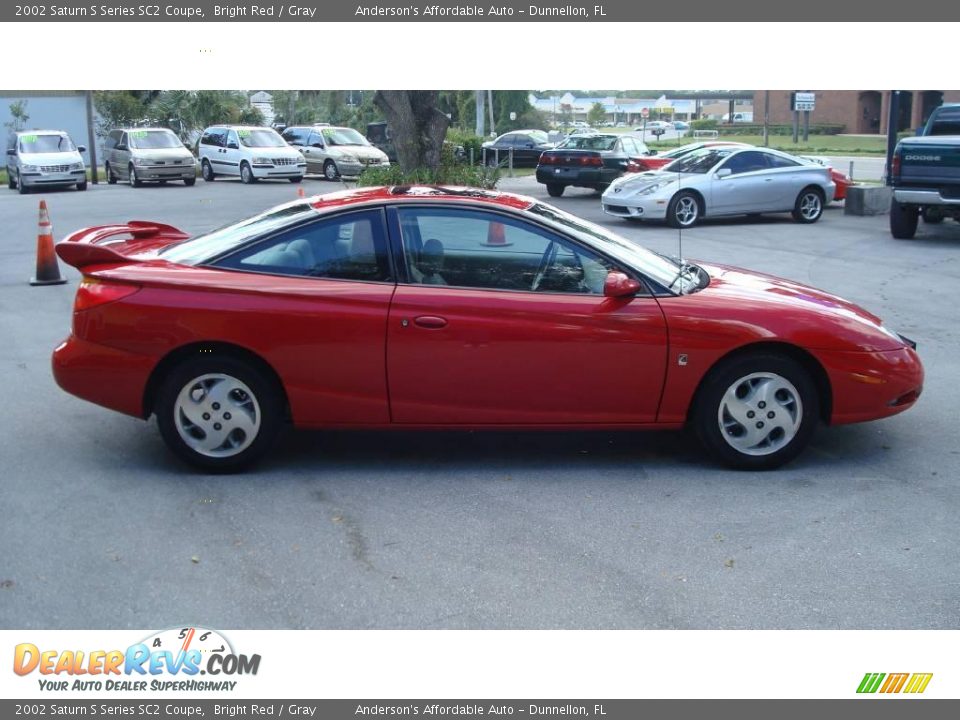 2002 Saturn S Series SC2 Coupe Bright Red / Gray Photo #4