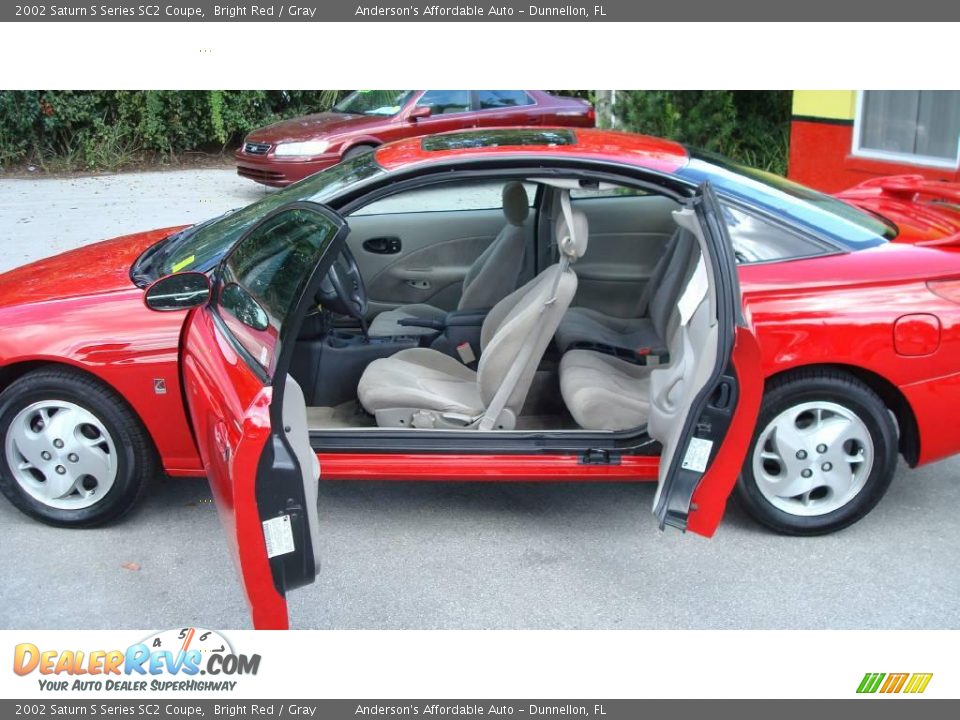 2002 Saturn S Series SC2 Coupe Bright Red / Gray Photo #10