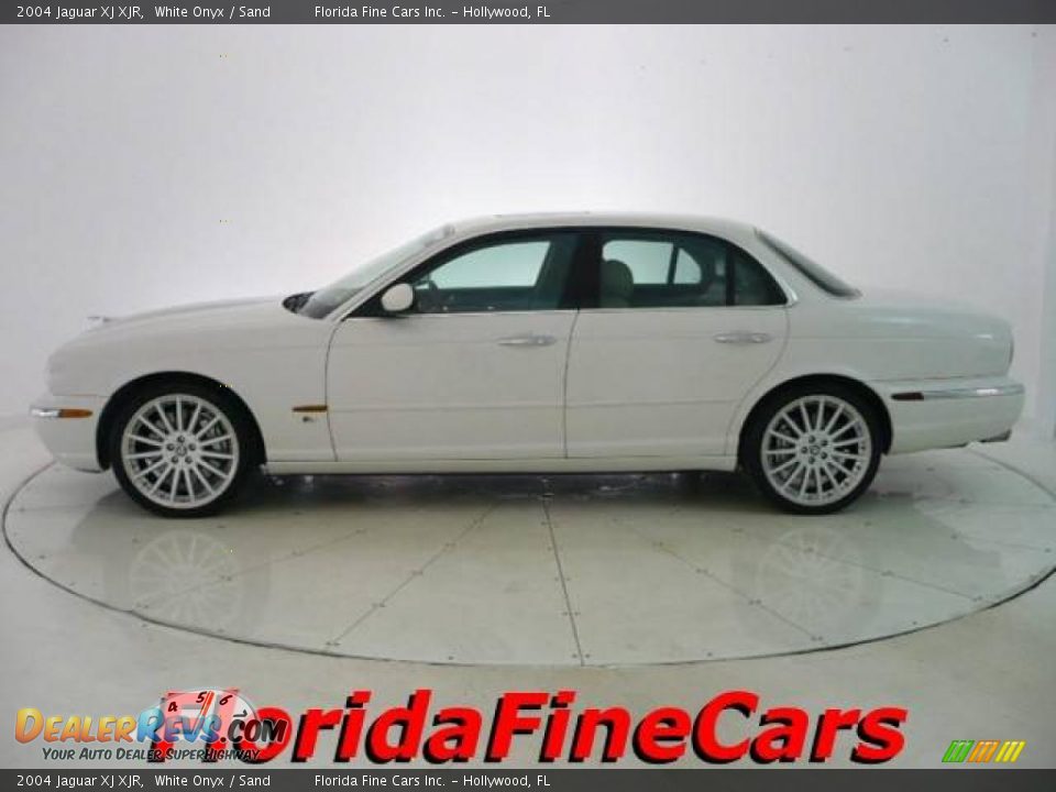 2004 Jaguar XJ XJR White Onyx / Sand Photo #3