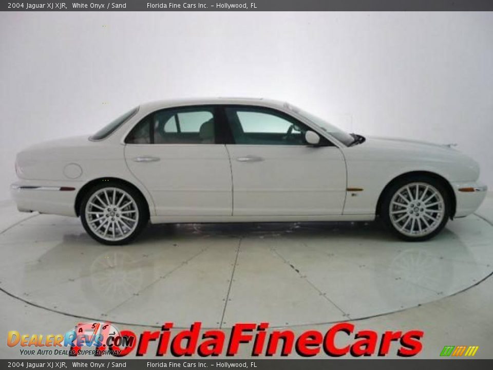 2004 Jaguar XJ XJR White Onyx / Sand Photo #4