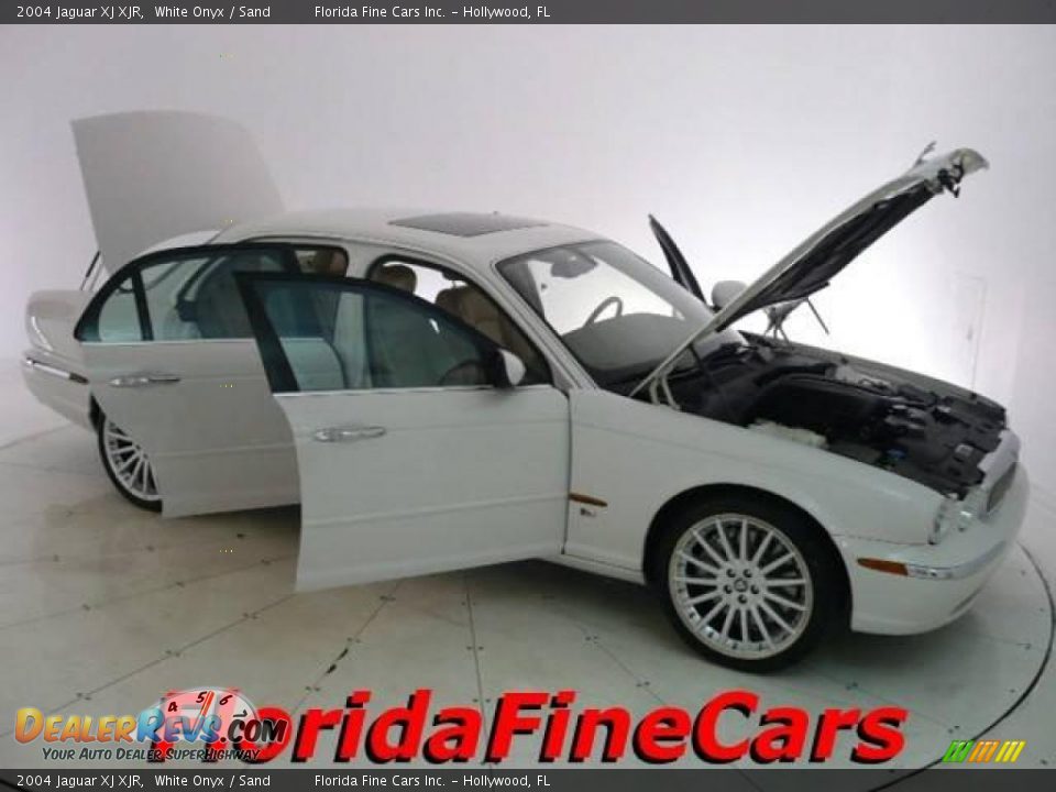 2004 Jaguar XJ XJR White Onyx / Sand Photo #7