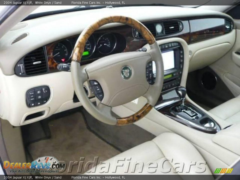 2004 Jaguar XJ XJR White Onyx / Sand Photo #12