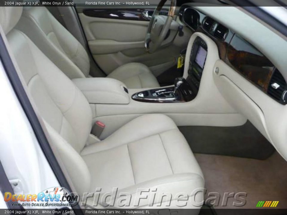 2004 Jaguar XJ XJR White Onyx / Sand Photo #13