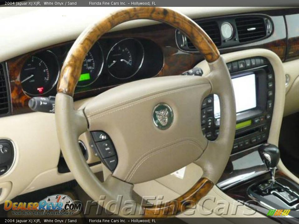 2004 Jaguar XJ XJR White Onyx / Sand Photo #17