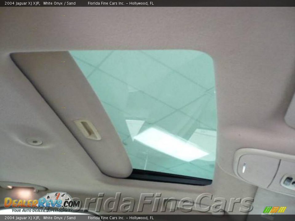 2004 Jaguar XJ XJR White Onyx / Sand Photo #20