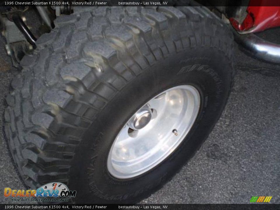 1996 Chevrolet Suburban K1500 4x4 Victory Red / Pewter Photo #17