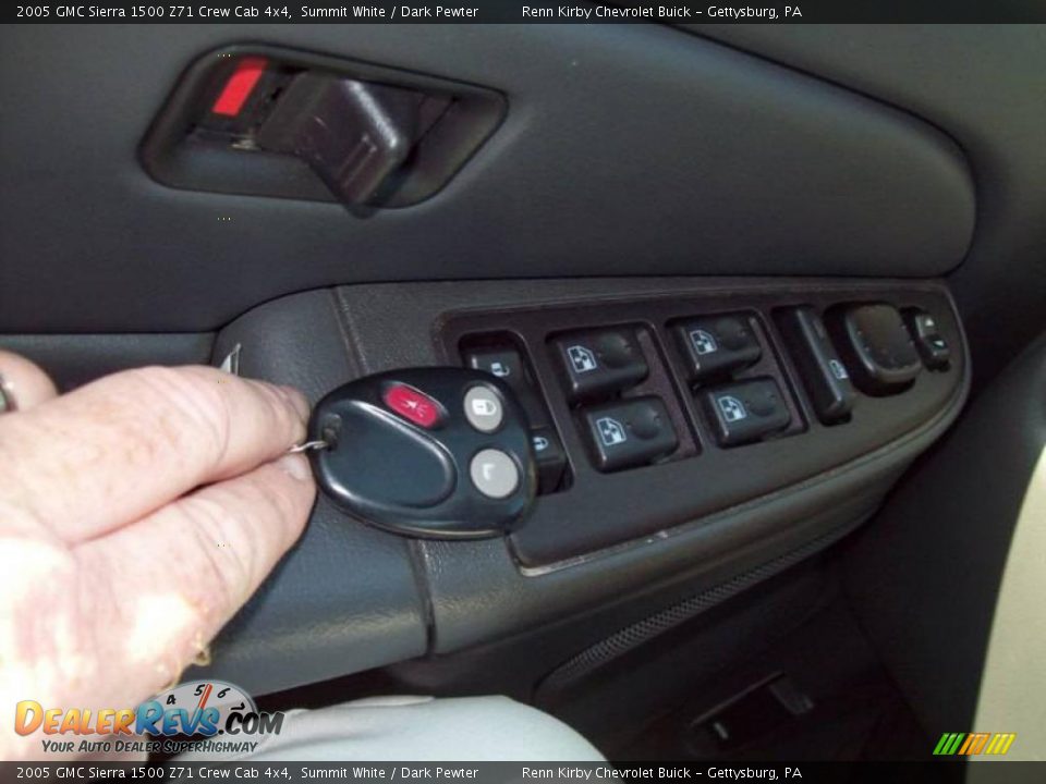 2005 GMC Sierra 1500 Z71 Crew Cab 4x4 Summit White / Dark Pewter Photo #16