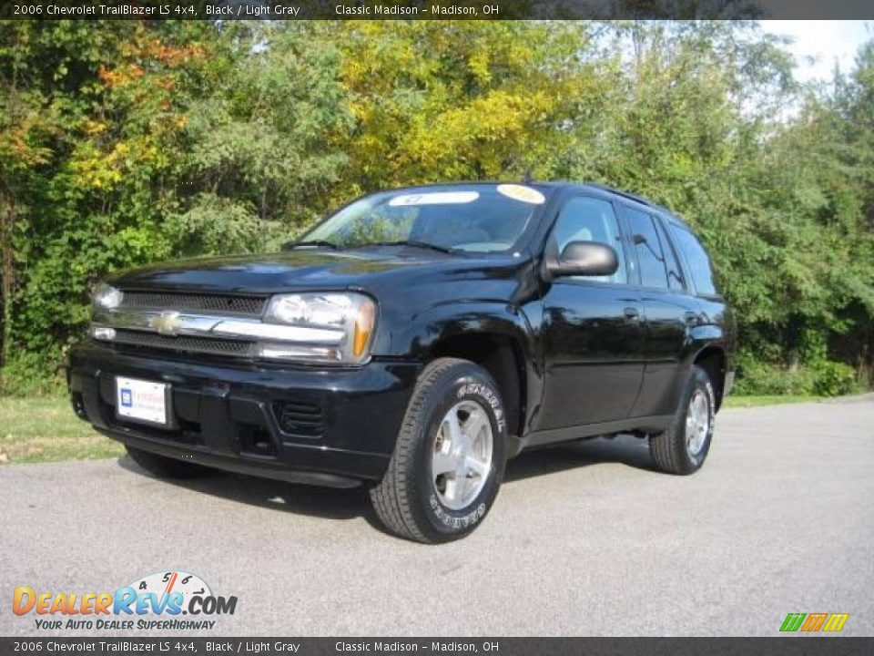 2006 Chevrolet TrailBlazer LS 4x4 Black / Light Gray Photo #1