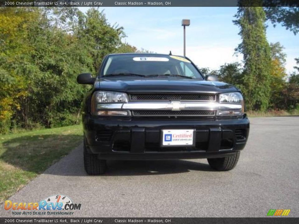 2006 Chevrolet TrailBlazer LS 4x4 Black / Light Gray Photo #2