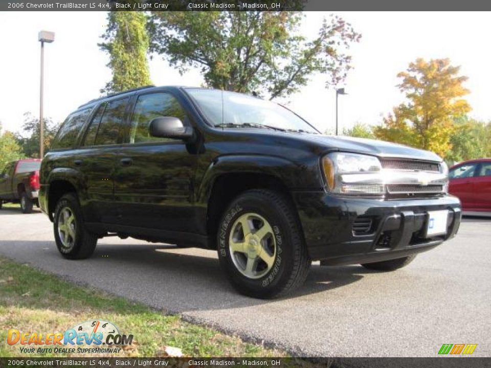 2006 Chevrolet TrailBlazer LS 4x4 Black / Light Gray Photo #3