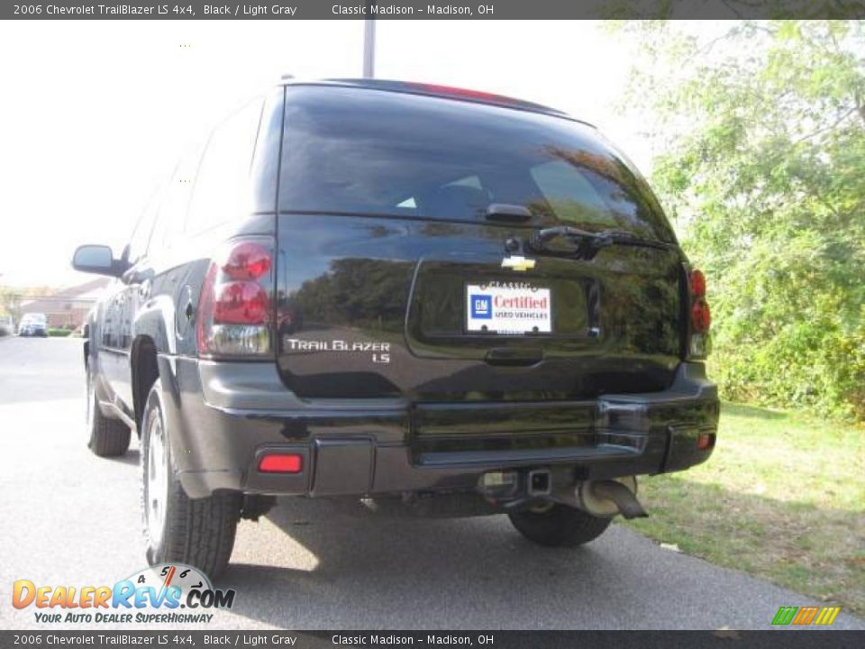 2006 Chevrolet TrailBlazer LS 4x4 Black / Light Gray Photo #5