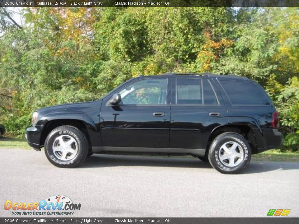 2006 Chevrolet TrailBlazer LS 4x4 Black / Light Gray Photo #6