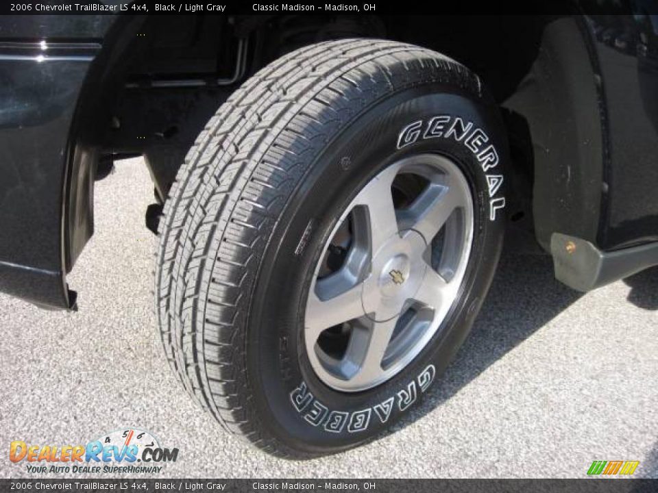 2006 Chevrolet TrailBlazer LS 4x4 Black / Light Gray Photo #11