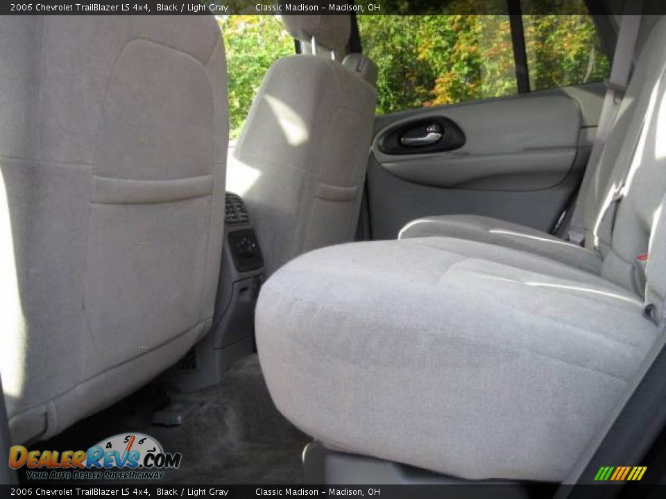 2006 Chevrolet TrailBlazer LS 4x4 Black / Light Gray Photo #14