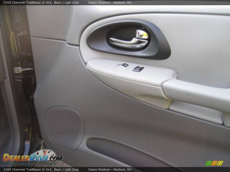 2006 Chevrolet TrailBlazer LS 4x4 Black / Light Gray Photo #19