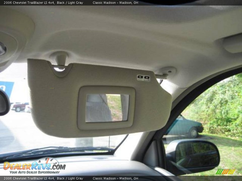 2006 Chevrolet TrailBlazer LS 4x4 Black / Light Gray Photo #24