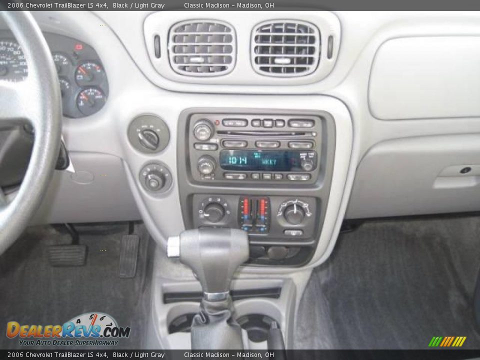 2006 Chevrolet TrailBlazer LS 4x4 Black / Light Gray Photo #26