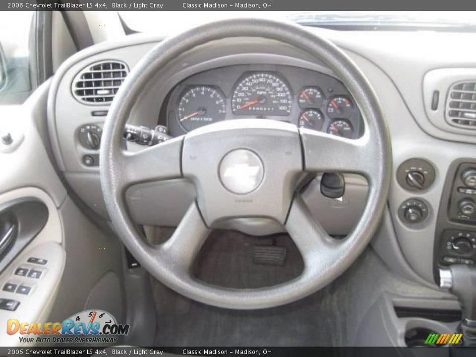 2006 Chevrolet TrailBlazer LS 4x4 Black / Light Gray Photo #29