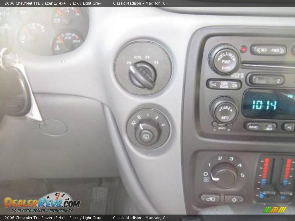 2006 Chevrolet TrailBlazer LS 4x4 Black / Light Gray Photo #30