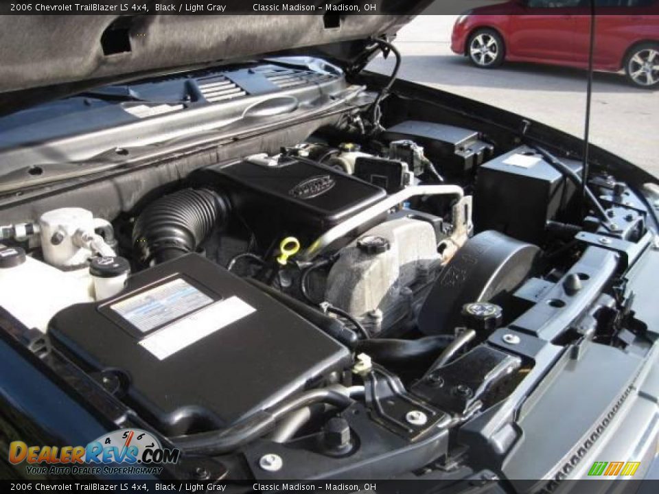 2006 Chevrolet TrailBlazer LS 4x4 Black / Light Gray Photo #36