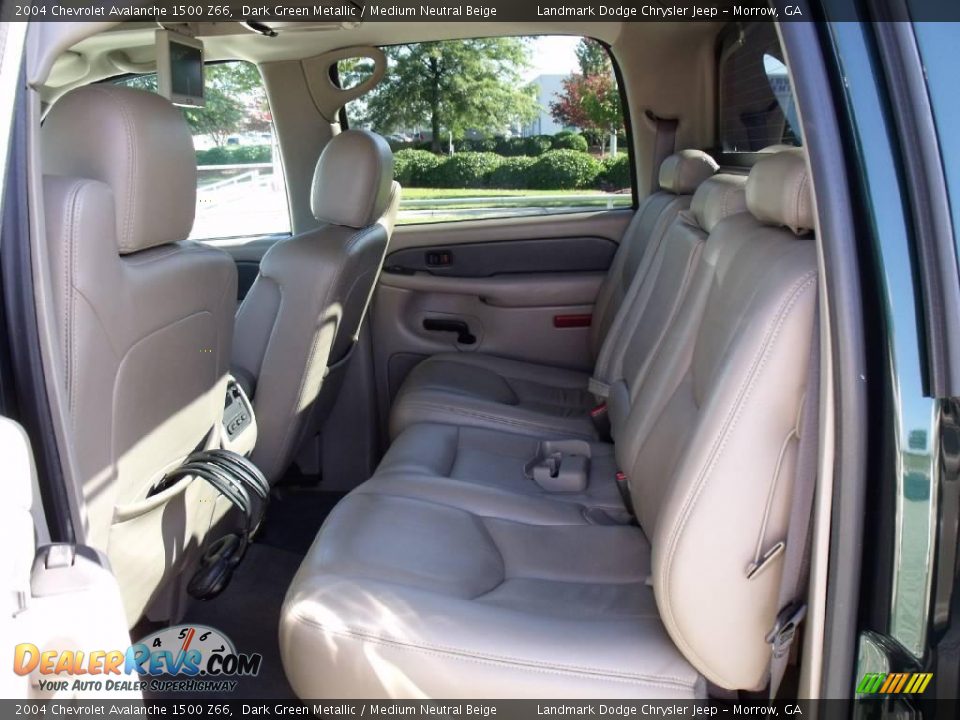 2004 Chevrolet Avalanche 1500 Z66 Dark Green Metallic / Medium Neutral Beige Photo #15