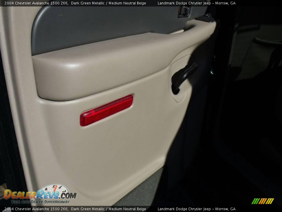2004 Chevrolet Avalanche 1500 Z66 Dark Green Metallic / Medium Neutral Beige Photo #16