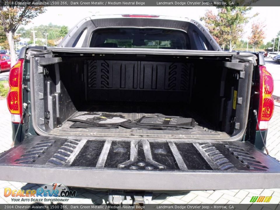 2004 Chevrolet Avalanche 1500 Z66 Dark Green Metallic / Medium Neutral Beige Photo #17