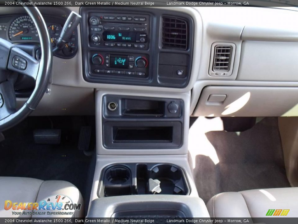 2004 Chevrolet Avalanche 1500 Z66 Dark Green Metallic / Medium Neutral Beige Photo #24