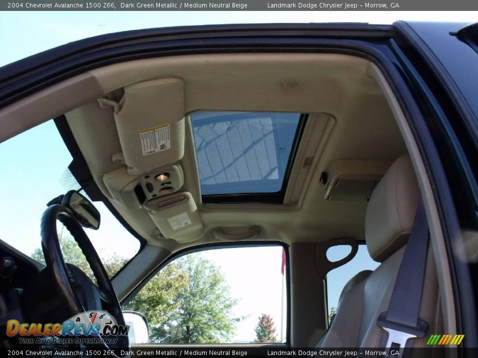 2004 Chevrolet Avalanche 1500 Z66 Dark Green Metallic / Medium Neutral Beige Photo #26