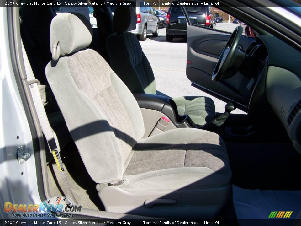 2004 Chevrolet Monte Carlo LS Galaxy Silver Metallic / Medium Gray Photo #10