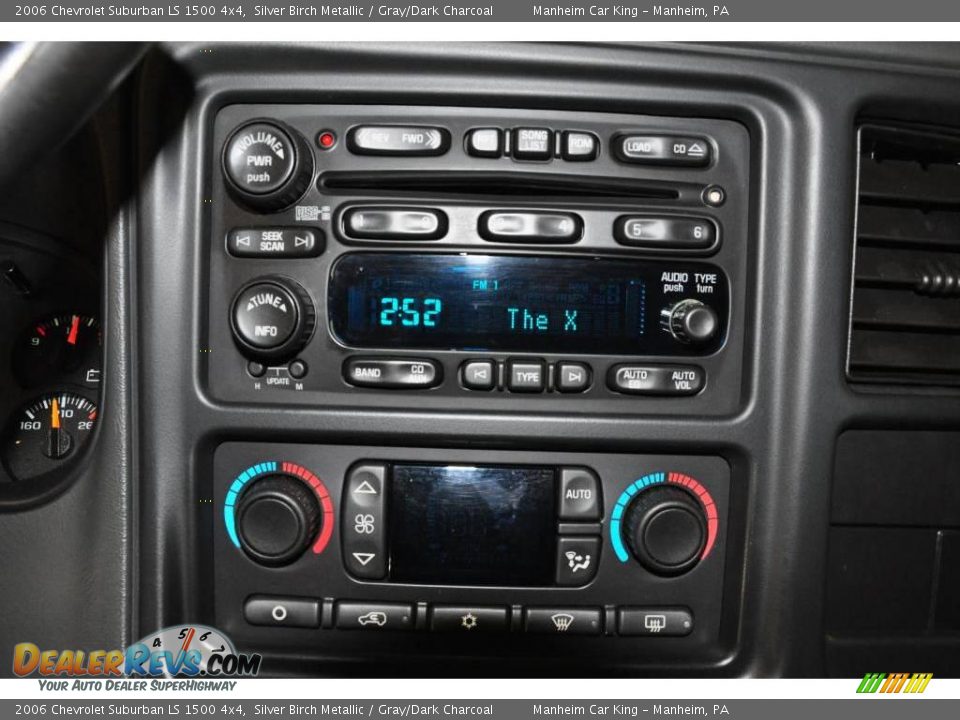 2006 Chevrolet Suburban LS 1500 4x4 Silver Birch Metallic / Gray/Dark Charcoal Photo #8