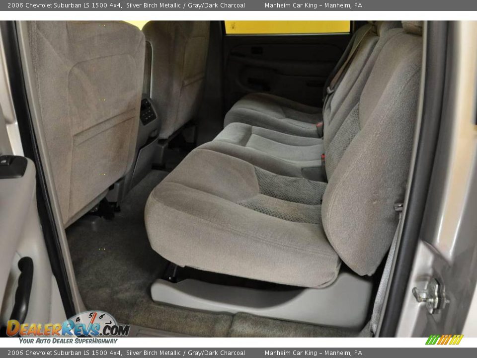 2006 Chevrolet Suburban LS 1500 4x4 Silver Birch Metallic / Gray/Dark Charcoal Photo #16