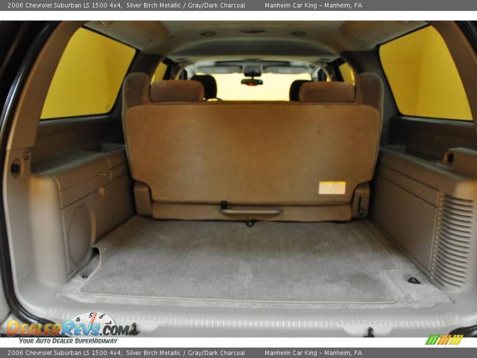2006 Chevrolet Suburban LS 1500 4x4 Silver Birch Metallic / Gray/Dark Charcoal Photo #17