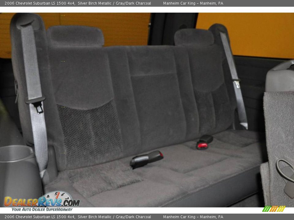 2006 Chevrolet Suburban LS 1500 4x4 Silver Birch Metallic / Gray/Dark Charcoal Photo #18