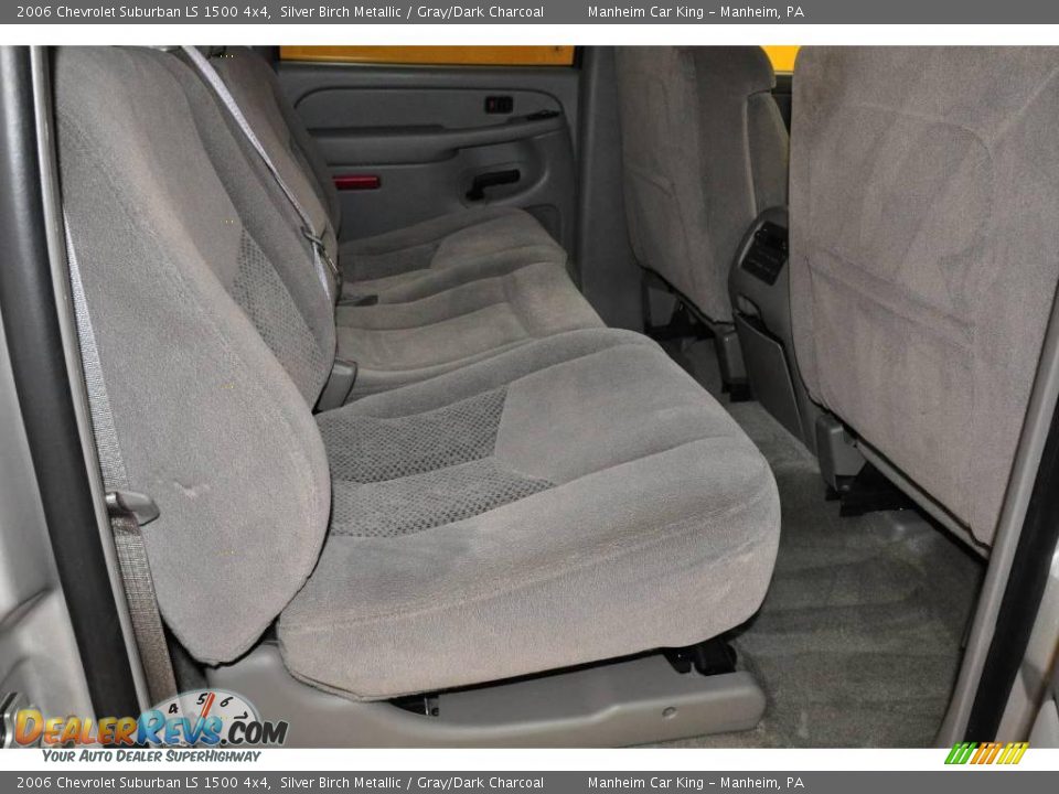 2006 Chevrolet Suburban LS 1500 4x4 Silver Birch Metallic / Gray/Dark Charcoal Photo #19