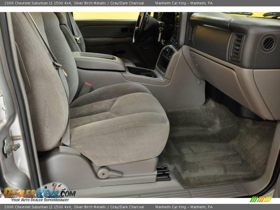 2006 Chevrolet Suburban LS 1500 4x4 Silver Birch Metallic / Gray/Dark Charcoal Photo #20