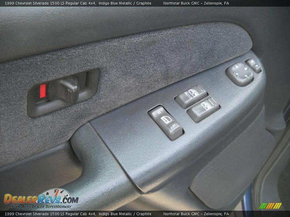 1999 Chevrolet Silverado 1500 LS Regular Cab 4x4 Indigo Blue Metallic / Graphite Photo #17