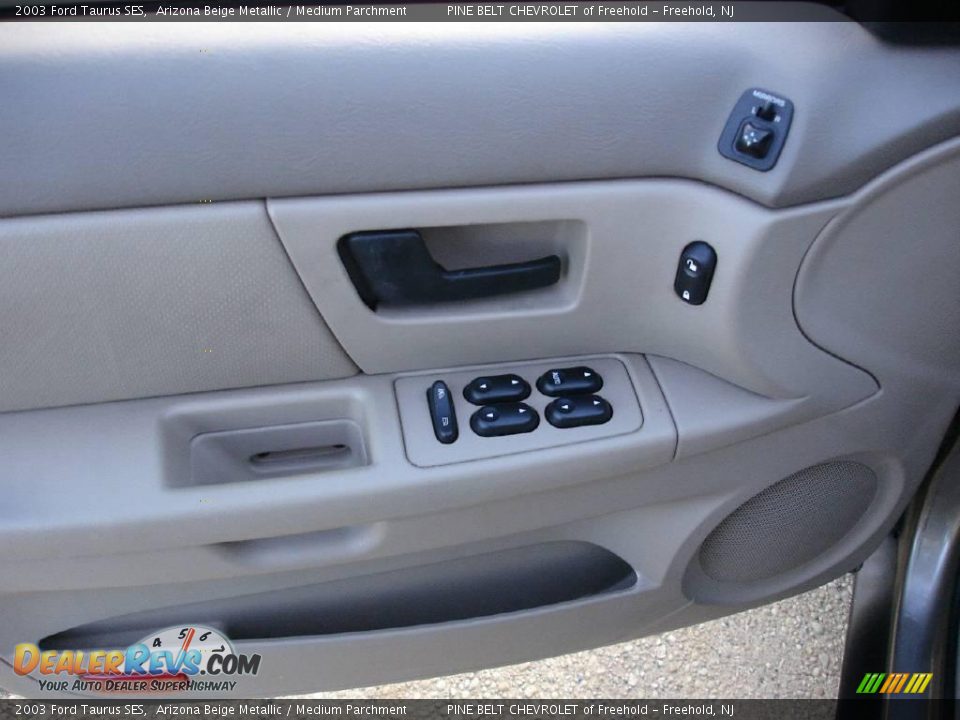 2003 Ford Taurus SES Arizona Beige Metallic / Medium Parchment Photo #7