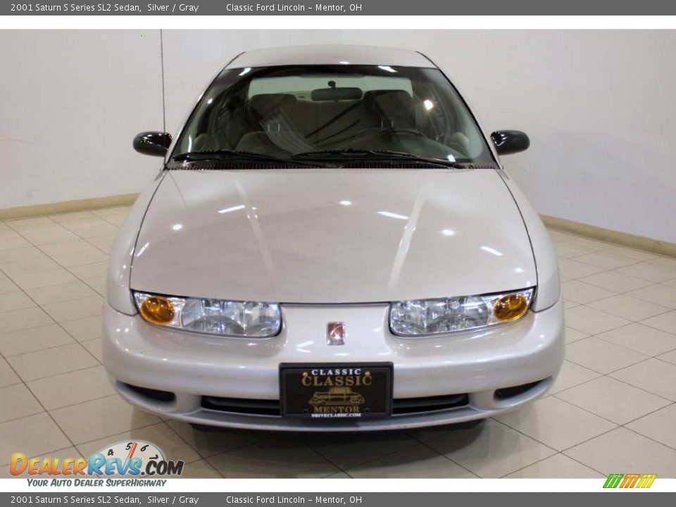 2001 Saturn S Series SL2 Sedan Silver / Gray Photo #2