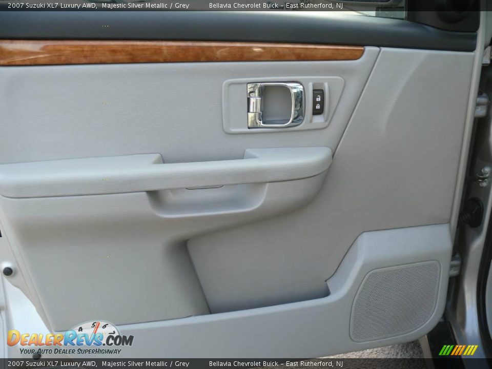 2007 Suzuki XL7 Luxury AWD Majestic Silver Metallic / Grey Photo #6
