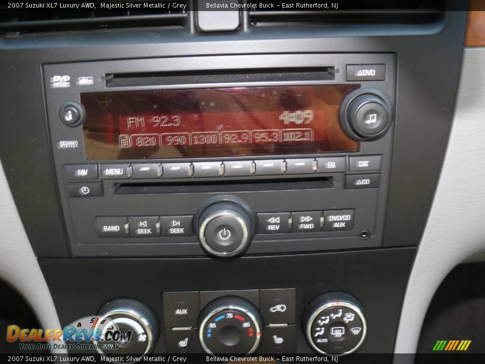 2007 Suzuki XL7 Luxury AWD Majestic Silver Metallic / Grey Photo #10