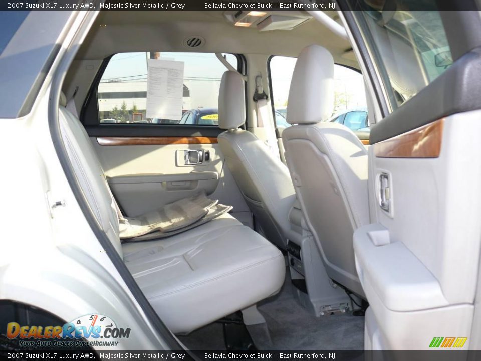 2007 Suzuki XL7 Luxury AWD Majestic Silver Metallic / Grey Photo #12