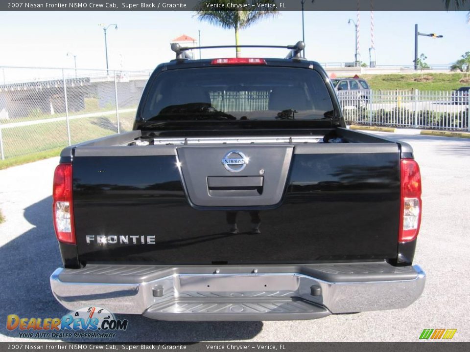 2007 Nissan Frontier NISMO Crew Cab Super Black / Graphite Photo #17