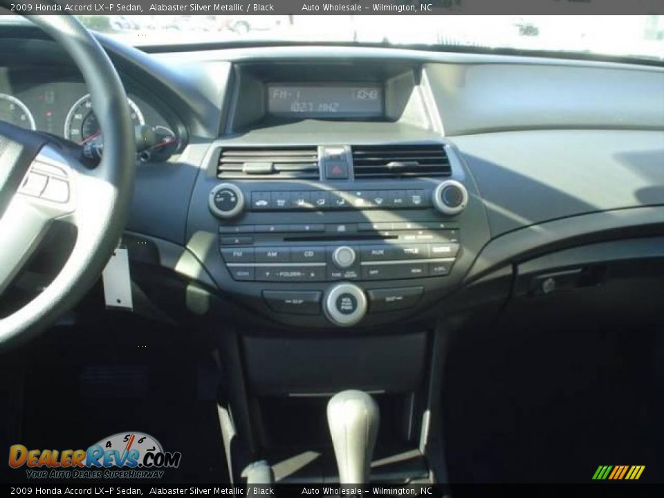2009 Honda Accord LX-P Sedan Alabaster Silver Metallic / Black Photo #8