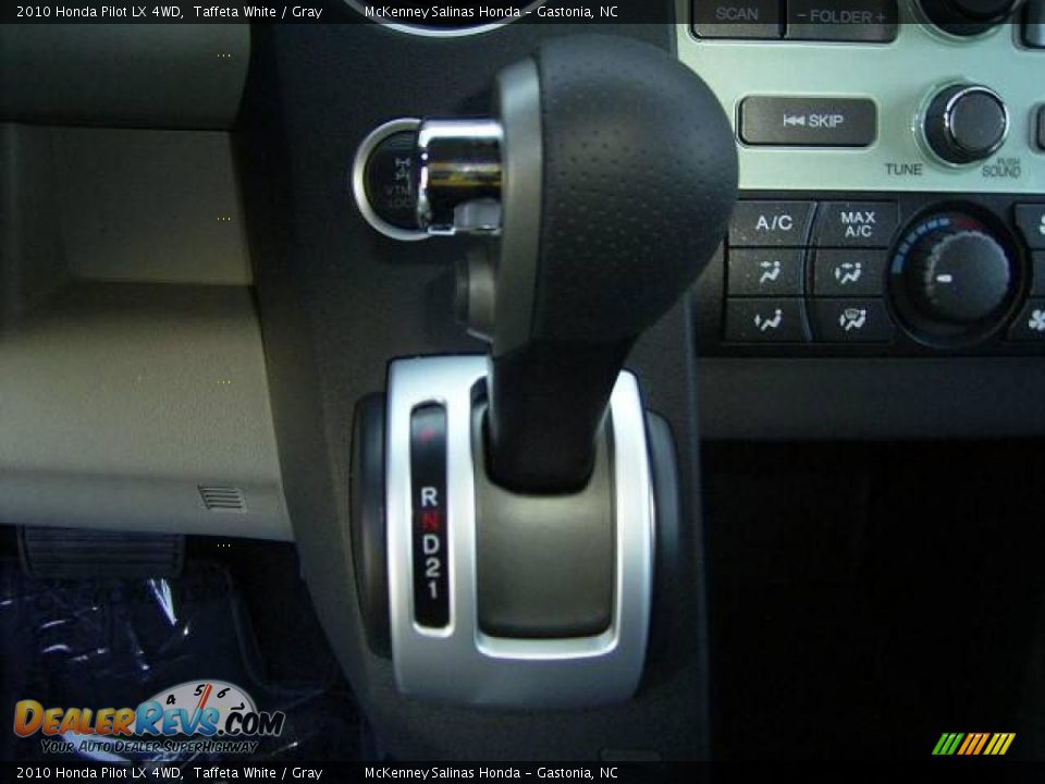 2010 Honda Pilot LX 4WD Taffeta White / Gray Photo #25