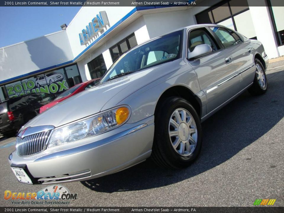 2001 Lincoln Continental Silver Frost Metallic / Medium Parchment Photo #2