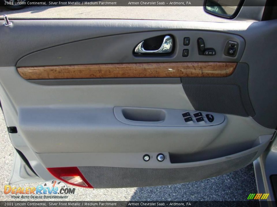2001 Lincoln Continental Silver Frost Metallic / Medium Parchment Photo #13