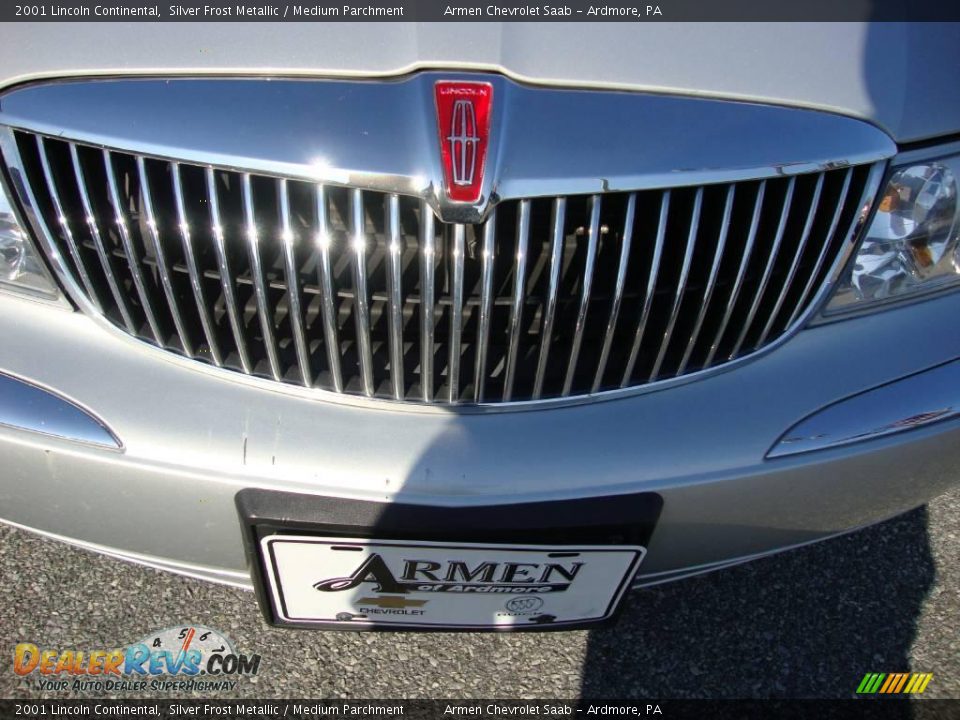 2001 Lincoln Continental Silver Frost Metallic / Medium Parchment Photo #27