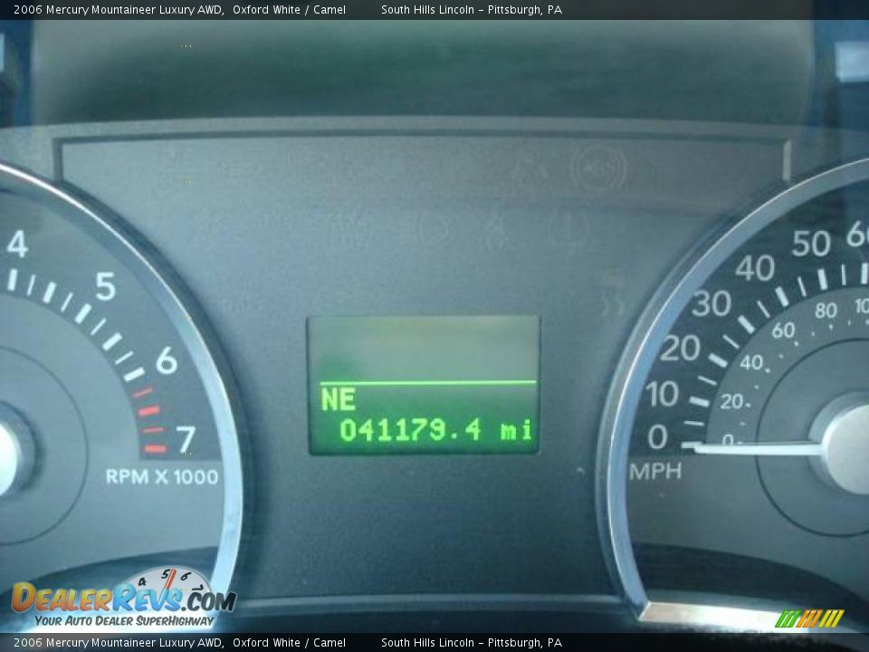 2006 Mercury Mountaineer Luxury AWD Oxford White / Camel Photo #15